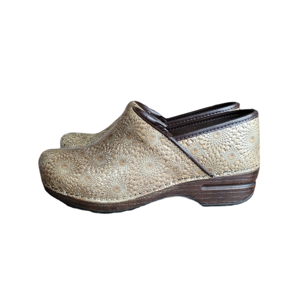 DANSKO Medallion Bronze Geometric XP Clog Size 39